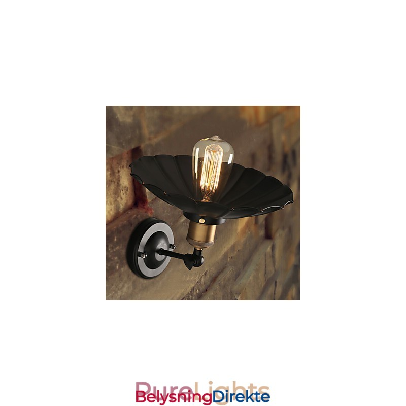 Kreativ Trapp Som Restaurerer Gamle Måter, Enkelthodet, Svart Kjole, Smijernsvegglampe