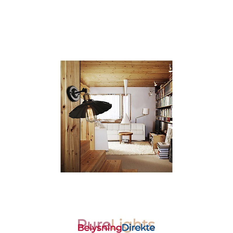 Kreativ Trapp Som Restaurerer Gamle Måter, Enkelthodet, Svart Kjole, Smijernsvegglampe