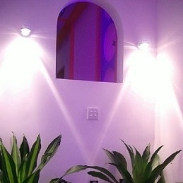 Moderne Vegglampe Med Spredt Lys I Sci-Fi-Design