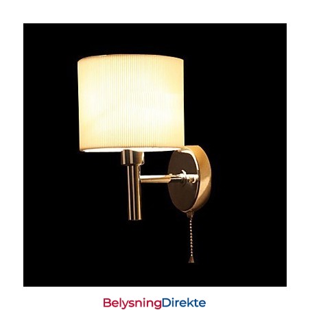 Stilig Vegglampe I Metall Og Stoff Med 1 Lyskilde I Hvit Sylinder