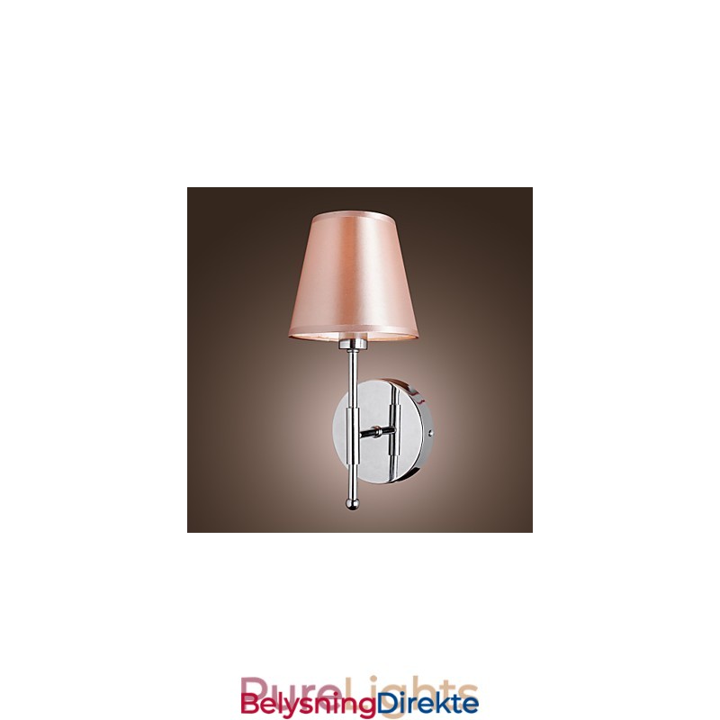 Enkelt Designet Vegglampe I Varmt Lys