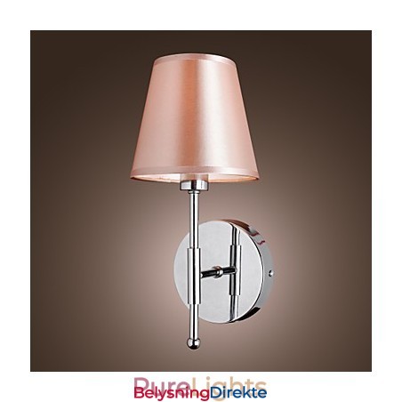 Enkelt Designet Vegglampe I Varmt Lys