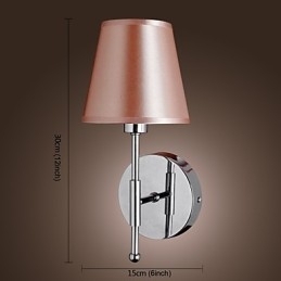 Enkelt Designet Vegglampe I Varmt Lys