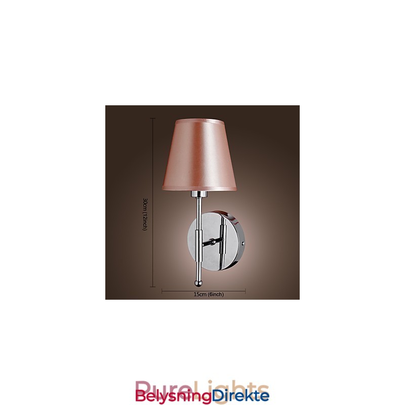 Enkelt Designet Vegglampe I Varmt Lys