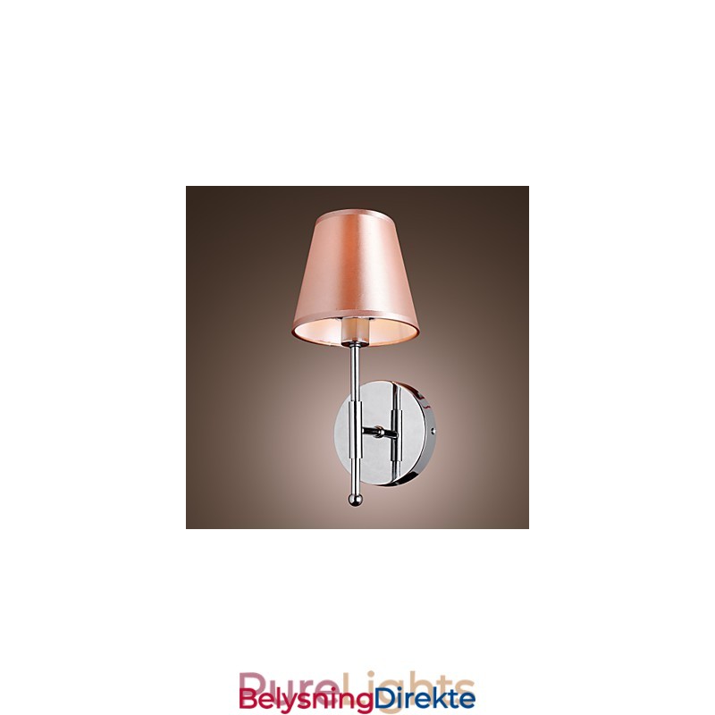 Enkelt Designet Vegglampe I Varmt Lys