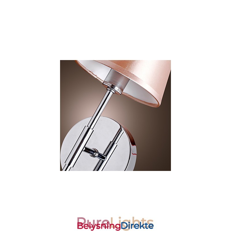 Enkelt Designet Vegglampe I Varmt Lys