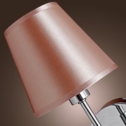 Enkelt Designet Vegglampe I Varmt Lys