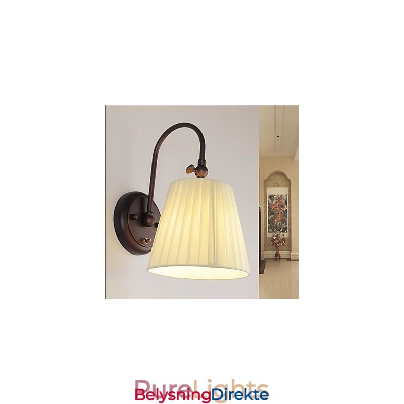 Jernvegglampe Med Stoffskjerm I Én Lyskilde