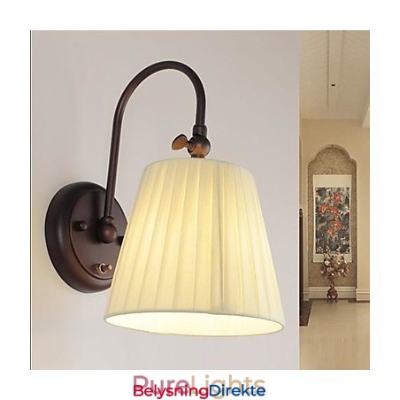 Jernvegglampe Med Stoffskjerm I Én Lyskilde