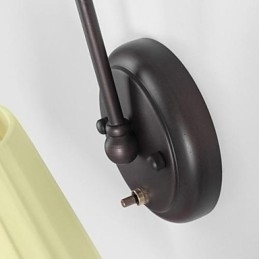 Jernvegglampe Med Stoffskjerm I Én Lyskilde