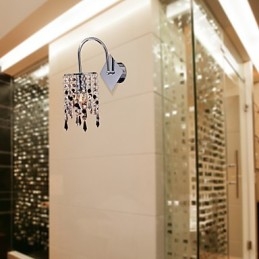 Vegglampe Med Elegant Krystalldråpe