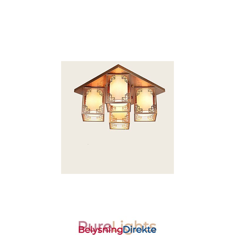 En Kinesisk Stillampe Med Jerntakbelysning Og Atmosfære