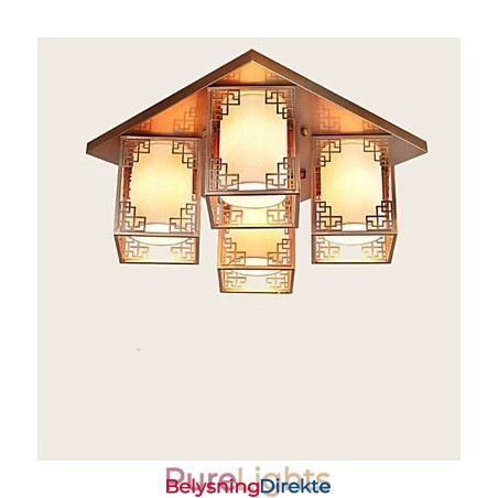 En Kinesisk Stillampe Med Jerntakbelysning Og Atmosfære