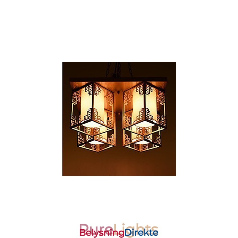 En Kinesisk Stillampe Med Jerntakbelysning Og Atmosfære