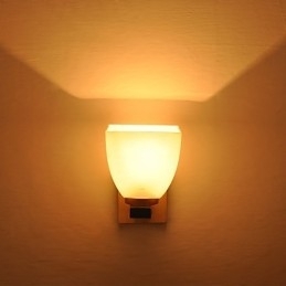 Enkel Vegglampe, Nattbordslampe Med Glassskjerm Og Heltre Til Soverom, Kommode, Stue, Babyrom, Studentrom, Salongbord, Bokhylle