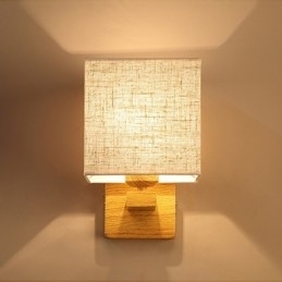 Minimalistisk Bordlampe I Massivt Tre Nattbordslampe