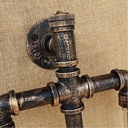 Amerikansk Tema Restaurantbar Strykejern Med Bryter Vannrør Vinflaske Vegglampe Ravfarget