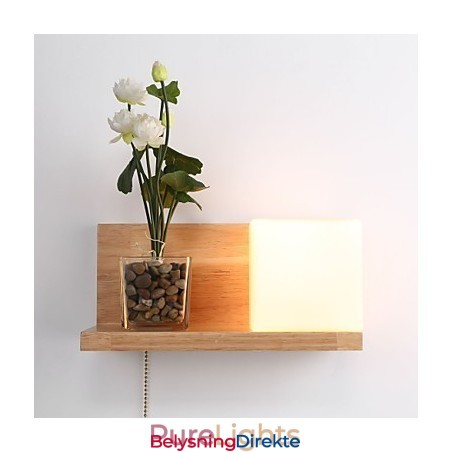 Vegglampe I Tre I Landlig Stil Med Bryter