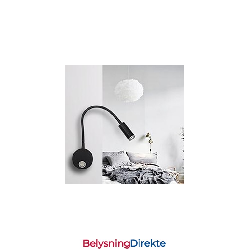 Vegglampen Til Vegglampen Til Hodet På Slangesengen Er Opplyst Av Lysleselampen