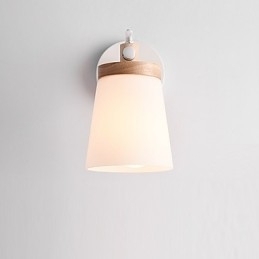 Vegglampe Med Glassskjerm Og Metallfot Har Omgivelseslys, Vegglampetter