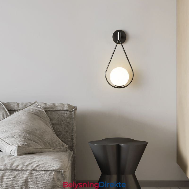 Moderne Globeformet Vegglampe I Glass Med Svart Vanndråpeform