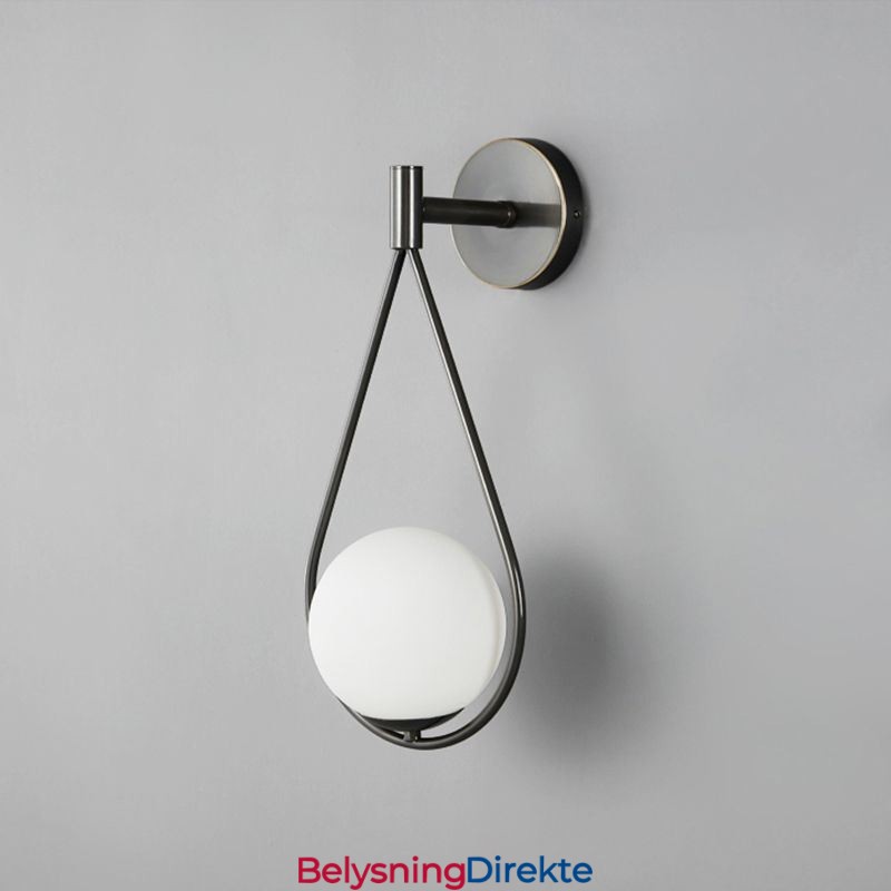 Moderne Globeformet Vegglampe I Glass Med Svart Vanndråpeform