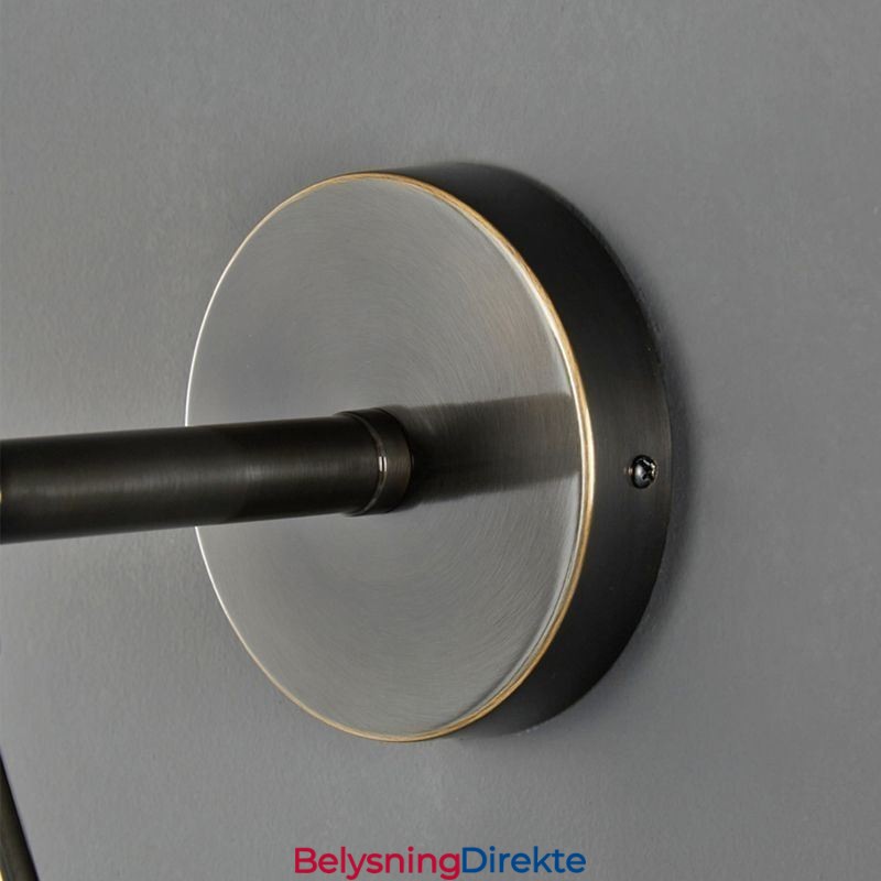 Moderne Globeformet Vegglampe I Glass Med Svart Vanndråpeform