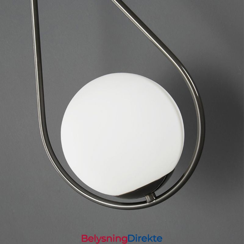 Moderne Globeformet Vegglampe I Glass Med Svart Vanndråpeform