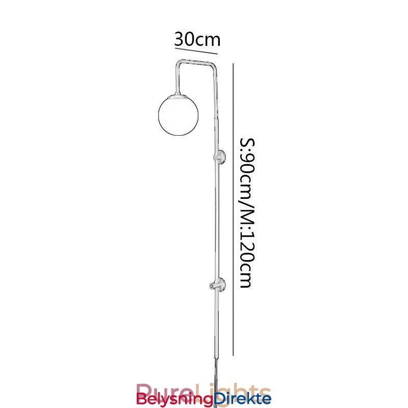 Moderne Globeformet Vegglampe I Børstet Gullfarget Glass