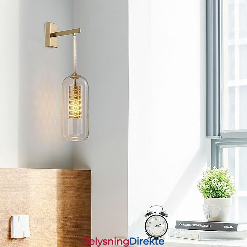 Nordisk Messingvegglampe Med Indre Hul Sylinderlampeskjerm I Glass