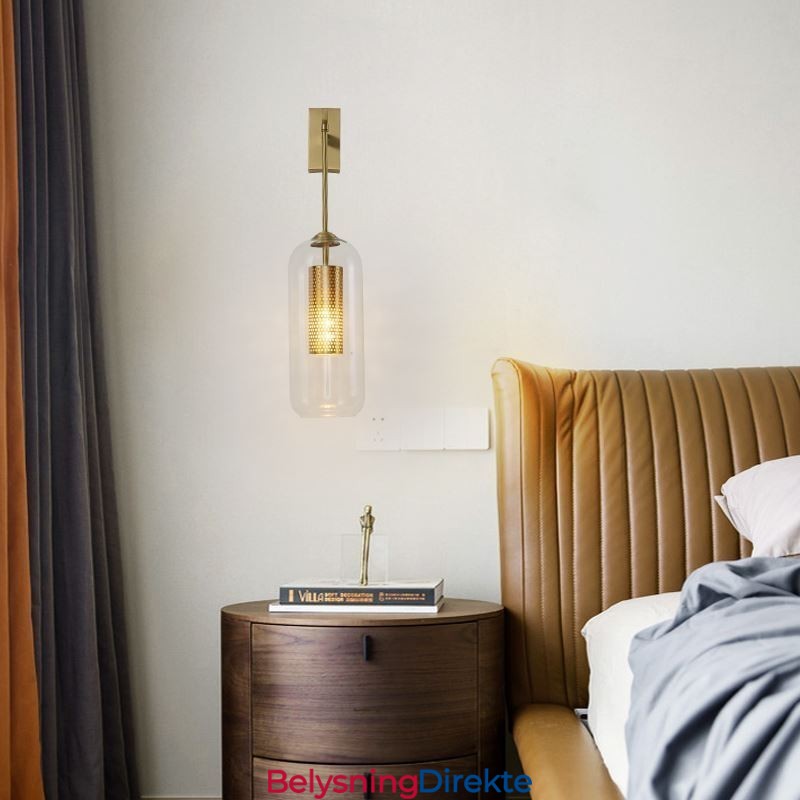 Nordisk Messingvegglampe Med Indre Hul Sylinderlampeskjerm I Glass
