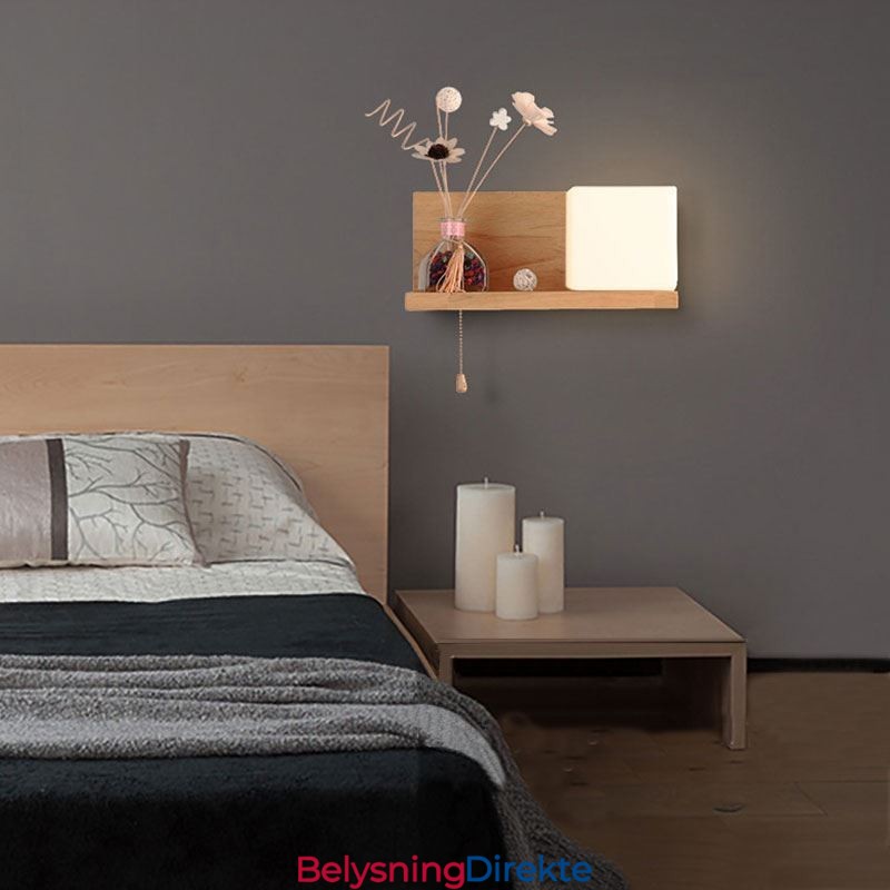 Nordisk Trevegglampe I Glassskjerm, Vegglampe