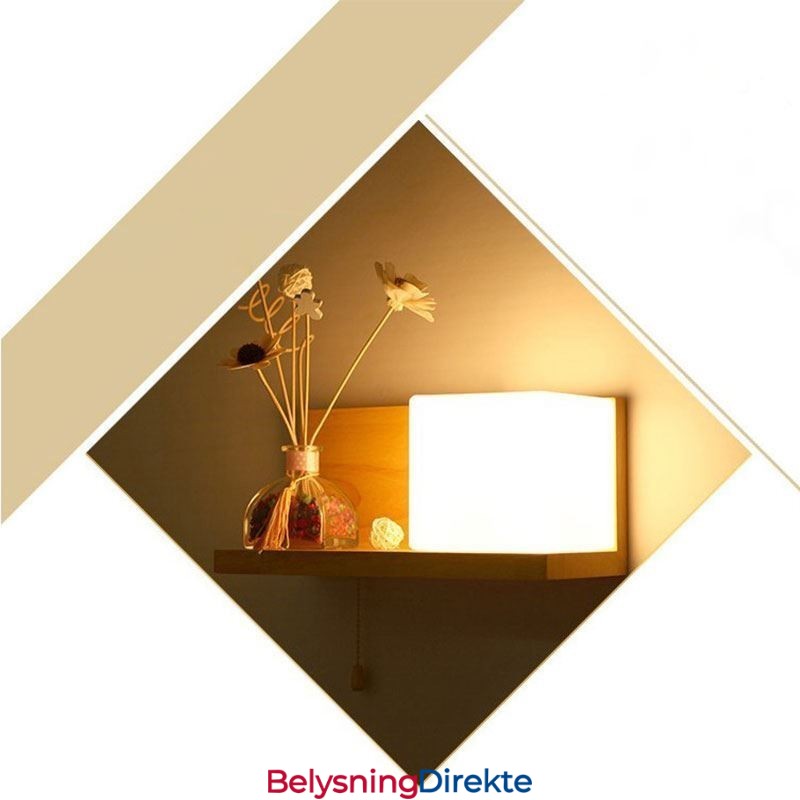 Nordisk Trevegglampe I Glassskjerm, Vegglampe