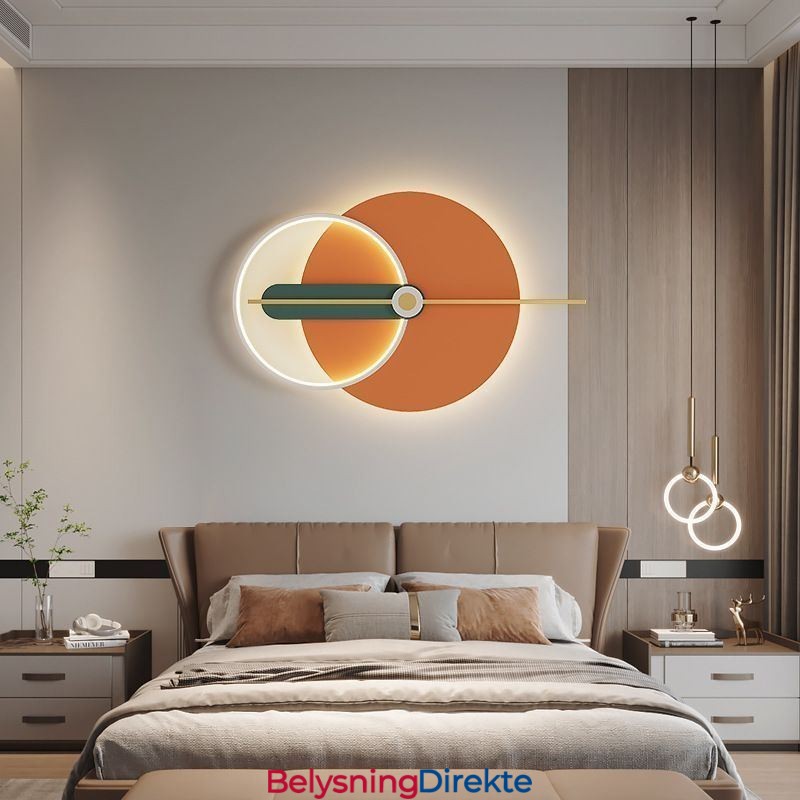 Vegglampe I Smijern Med Peker