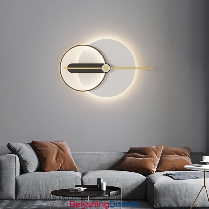 Vegglampe I Smijern Med Peker