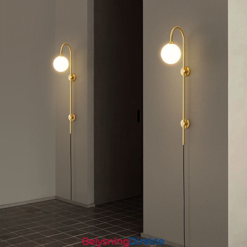 Moderne Vegglampe I Børstet Gull