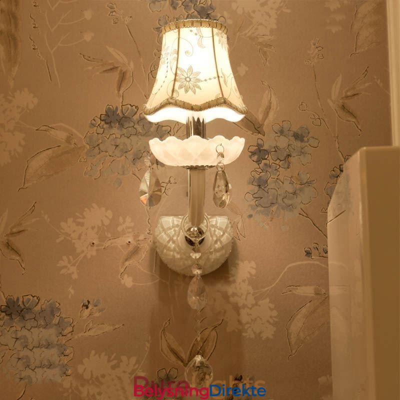 Klassisk Europeisk Stil Krystallvegglampe I Elegant Stil