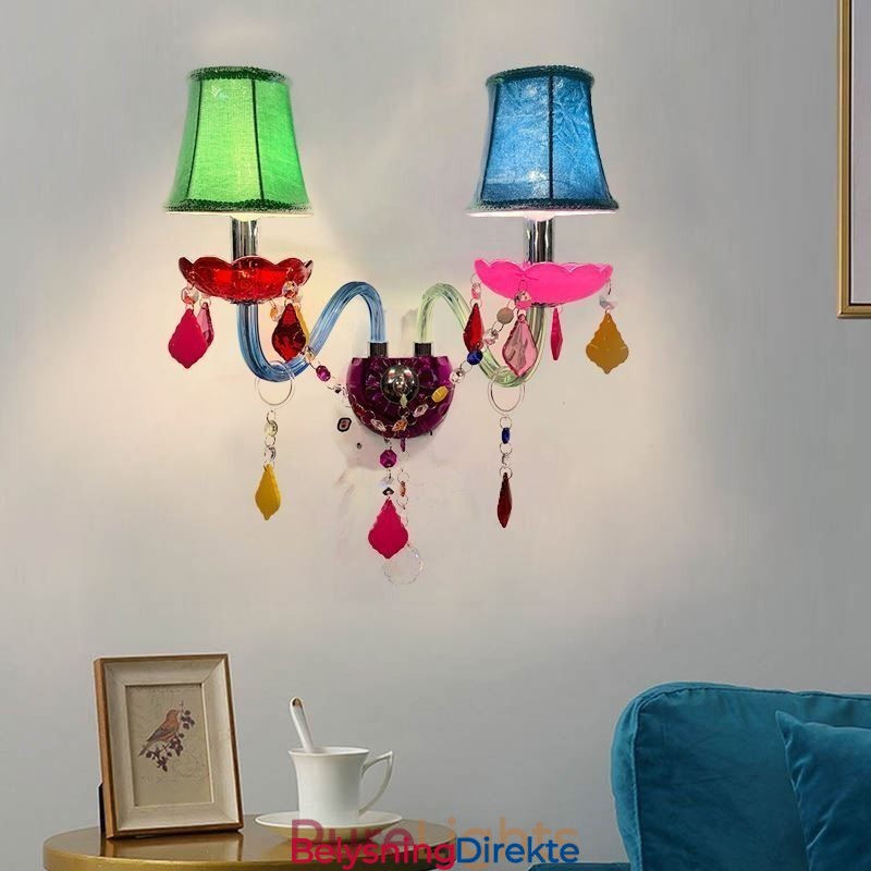 Fargerik Krystalllampe Med To Lys I Europeisk Midtgang