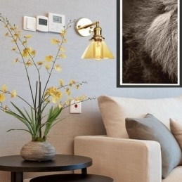 Moderne Vegglampe Med Glassskjerm