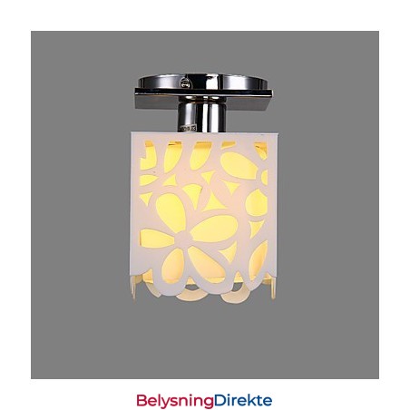 Rustikk Hytte I Ministil Med Galvanisert Innfelt Lampe