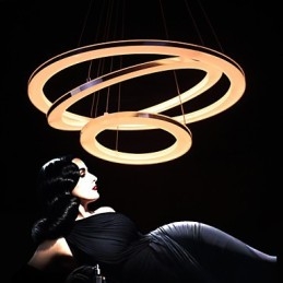 Moderne Pendellampe Med 3 Ringer I Akryl