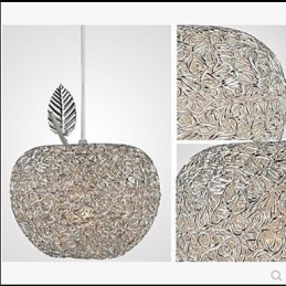 Vevd Aluminiumslysekrone Med Tre Hodelamper I Eple